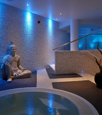 Philips' beautiful and energy-efficient lighting in the Rafayel Hotel swimming area provides a relaxing effect
